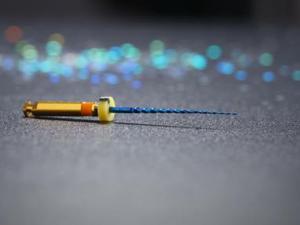 根管治療的八大特殊問(wèn)題、等彎曲根管的疑難治療